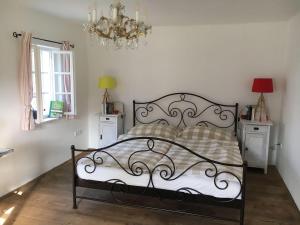 Kellerstoeckl-am-veganen-Bio-Lebenshof-nur-fuer-Hundefreunde-empfohlen