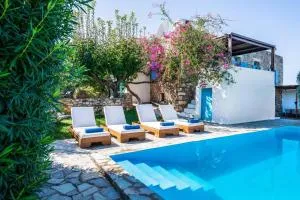 A 3bedroom country house, with pool close to beach - Perama