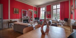 CHATEAU D HUGLEVILLE