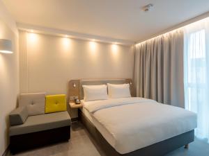 Standard Queen Room with Sofa Bed - Non-Smoking room in Holiday Inn Express - Offenbach an IHG Hotel