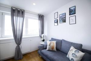 Sunny & Cozy Penthouse with Balcony l DG414