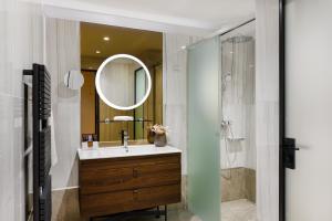 Apartment room in Emerald Downtown Luxury Suites by Continental Group