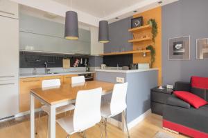 Metro Pole Mokotowskie Cosy Apartment by BookingHost