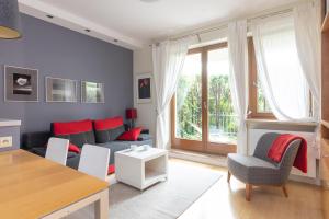 Metro Pole Mokotowskie Cosy Apartment by BookingHost