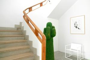 Luxury modernist design townhouse with garden