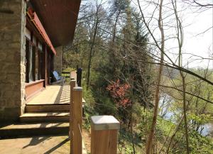 Chalets Natuurhuisje aan rivier met uitzicht over vallei : photos des chambres