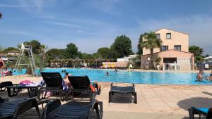 Campings MobileHome 8 Personnes avec Clim situe aux Sables du Midi : photos des chambres