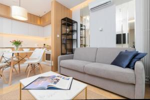 Mennica Residence  City Center Apartments by Renters