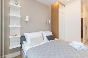 Mennica Residence City Center Studio Apartments by Renters