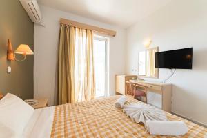 Double or Twin Room with Pool View room in Summer View