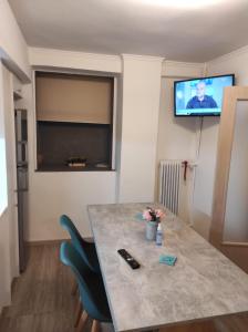 Stylish, comfortable, basement loft-like apartment with amenities