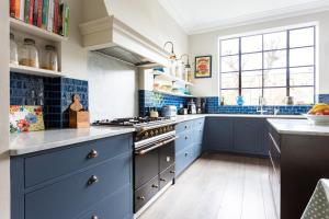 Four-Bedroom Apartment room in Brook Green IV by onefinestay