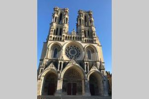 Appartements Laon : « Suite privee au pied de la Cathedrale » : photos des chambres