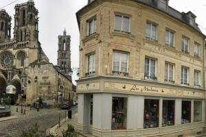 Appartements Laon : « Suite privee au pied de la Cathedrale » : photos des chambres