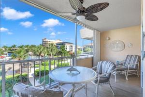 Bright condo in community with pool/steps to beach - Ubytování bez kategorie ve městě Marco Island