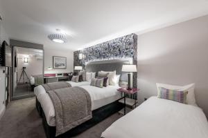 Family Room room in Mercure London Hyde Park Hotel