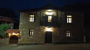 Lithia s Stonehouse. Το πέτρινο στη Λιθιά - Καστοριά - 尼姆法奥