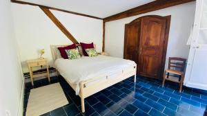 Sejours a la campagne Le Gite de Saint Phal : Maison 1 Chambre