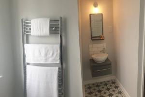 The Cube at No. 21. Modern & Stylish getaway.