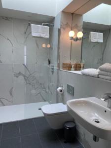 Deluxe Double and Twin Room room in Firecastle Lane