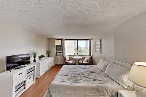 Hawaiian Monarch 916 condo