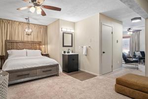 Deluxe Queen Suite room in Black Forest Inn Bed & Breakfast