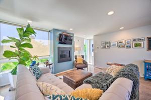 Canal and Mtn Views Pet-Friendly Seattle Retreat