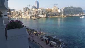 St Julians Sea Front, Spectacular View, Apartment
