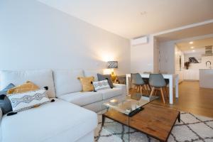 Pz triana amplio, moderno y luminoso apt 2d 2b