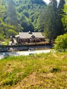 Anin Dvor Šekovići - Han Pijesak