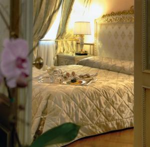 Deluxe Suite room in Andreola Central Hotel