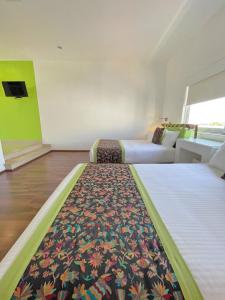 Seven Crown Express & Suites by Kavia