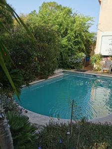 Maisons d'hotes APPARTEMENT EN SOUS SOL DE VILLA avec acces jardin et piscine : photos des chambres