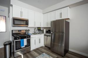 Luxurious Furnished Studio w Full Kitchen in SD