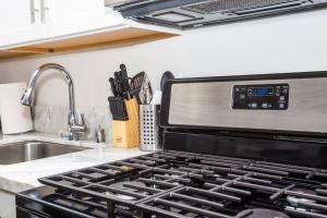 2 Bedroom, 2 Bathroom Detached Apt Max 7 Sleepers