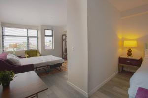 Cali King Size One Bedroom Luxurious Suite in DTSD