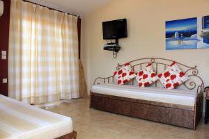 One-Bedroom Apartment with Sea and Pool View