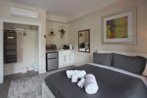 Explore Balboa Park From Your Cozy Studio w Patio