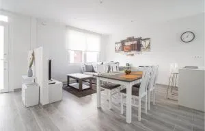 3 Bedroom Nice Home In Noia - Lousame