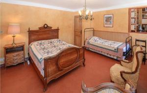 Maisons de vacances Lovely Home In La Garde With Kitchen : photos des chambres