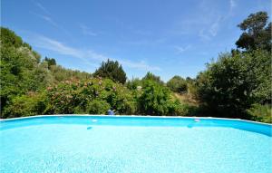 Maisons de vacances Amazing home in La Garde with 2 Bedrooms, Internet and Outdoor swimming pool : photos des chambres