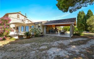 Maisons de vacances Amazing home in La Garde with 2 Bedrooms, Internet and Outdoor swimming pool : photos des chambres