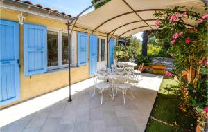 Maisons de vacances Beautiful Home In La Garde With Kitchen : photos des chambres