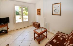 Maisons de vacances Amazing home in La Garde with 2 Bedrooms, Internet and Outdoor swimming pool : photos des chambres