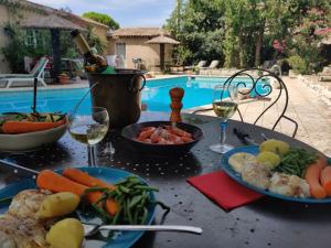 Maisons de vacances Gites Climatises Piscine Chauffee La Balancelle : photos des chambres