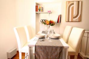 Charming canal view San Marco apartment