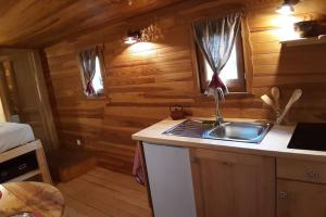Chalets Charmante Roulotte atypique : photos des chambres