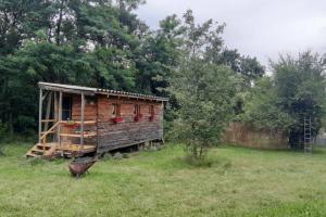 Chalets Charmante Roulotte atypique : photos des chambres