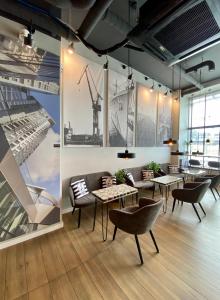 Thruster - Rooms, Kitchen, Chill-Out Zone-Netflix, Lobby-Netflix