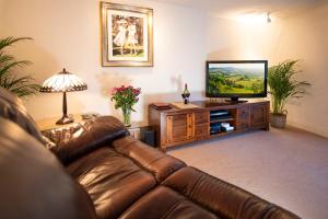 Oberon River View Apartment